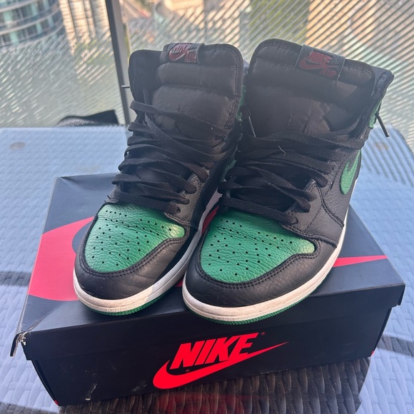 Jordan One Pine Green’s Size 9 M - Picture 2 of 5